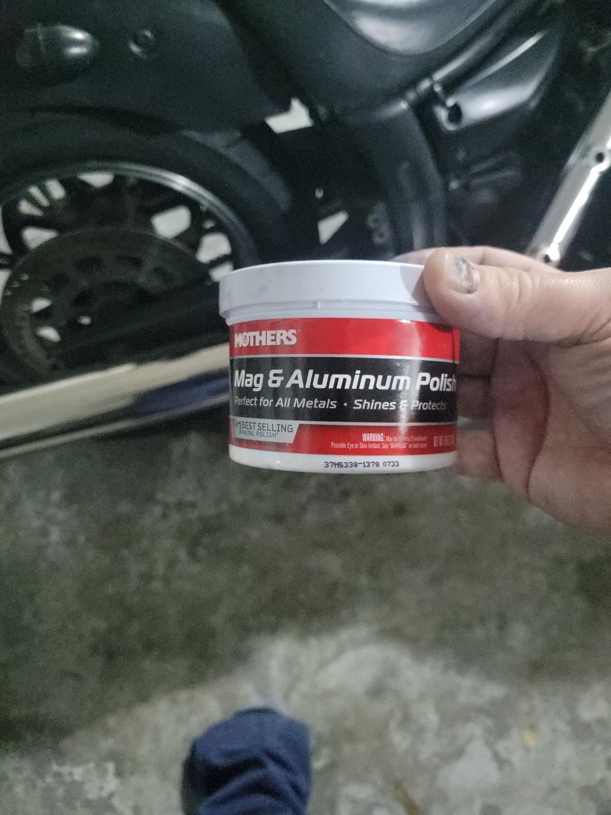 Mothers Mag & Aluminum Polish, 10 oz. - Brilliant Shine, Easy to Use, for All Uncoated & Unplated Metals Including Aluminum Wheels, Stainless Steel Trim and Exhaust Tips, Brass & More (05101) customer photo 1