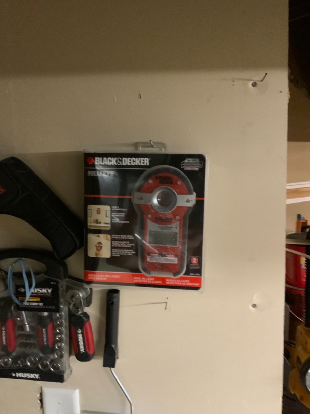 BLACK+DECKER Line Laser, Auto-leveling with Stud Finder (BDL190S) customer photo 1