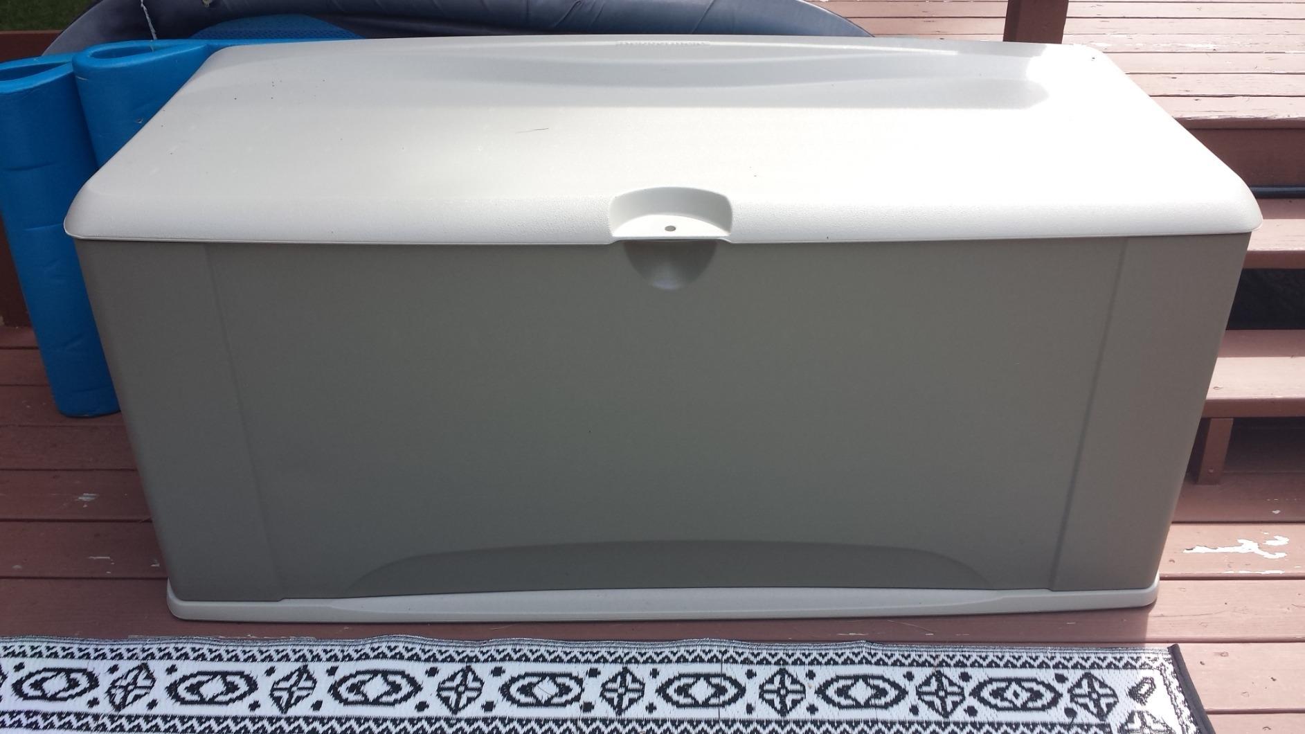 Rubbermaid Extra Large Resin Outdoor Storage Deck Box with Seat (120 Gal), Weather Resistant, Brown, Deck Organization for Home/Backyard/Pool Chemicals/Toys/Garden Tools/Porch/Patio Cushions customer photo 2