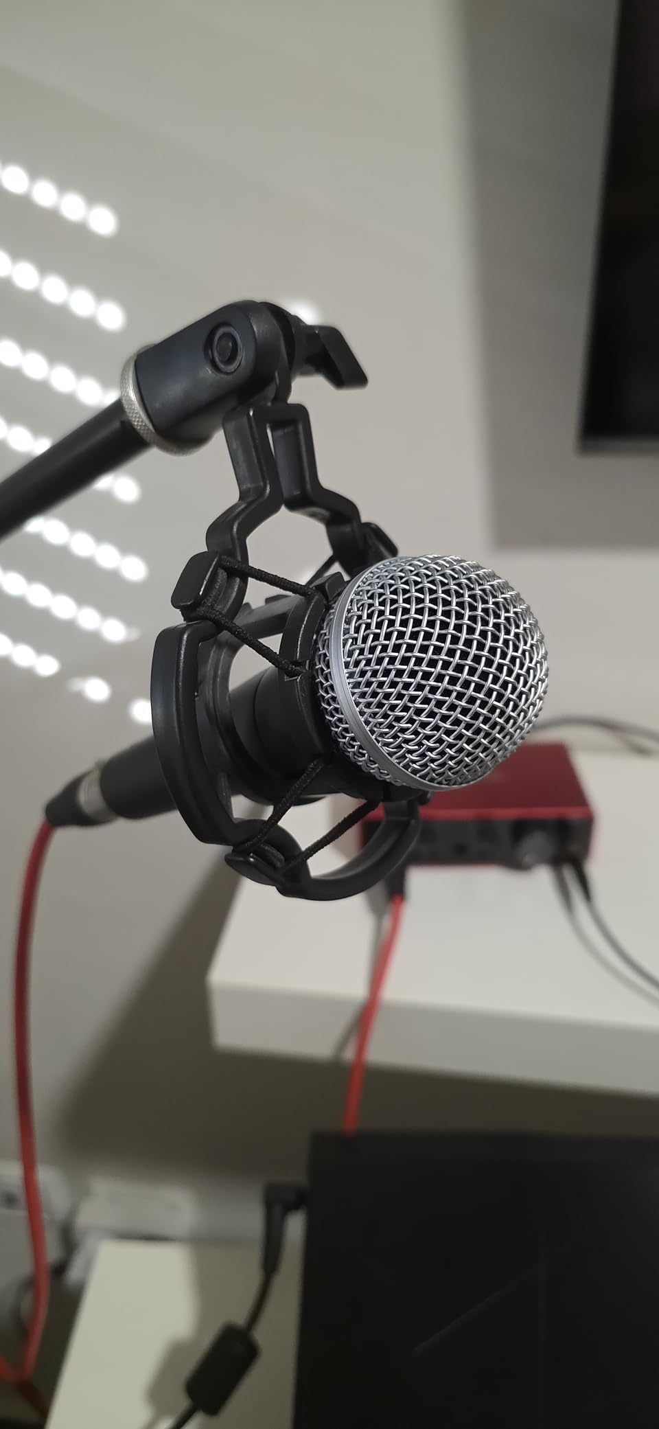 Shure SM58 Professional XLR Dynamic Vocal Microphone - Cardioid Mic for Live Performance, Studio Recording, Podcasting & Broadcasting (SM58-LC) customer photo 1