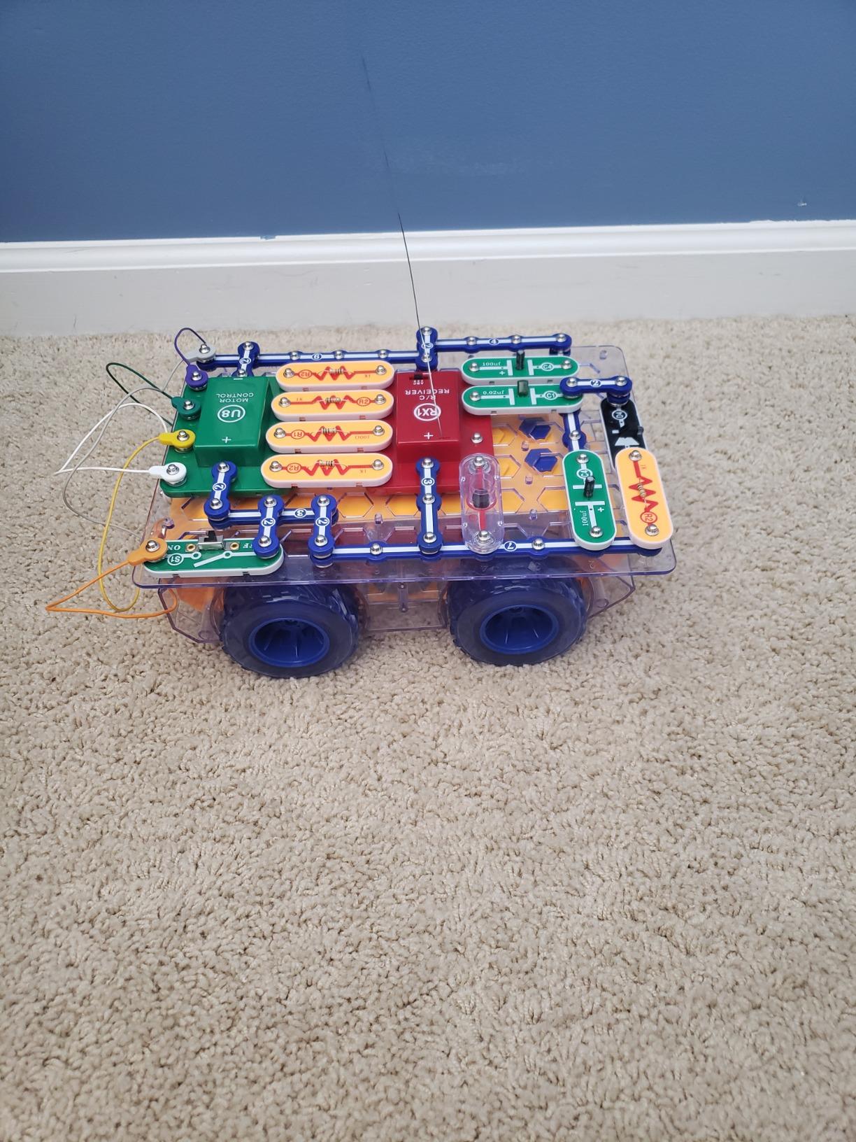 Snap Circuits R/C Snap Rover Electronics Discovery Kit customer photo 1
