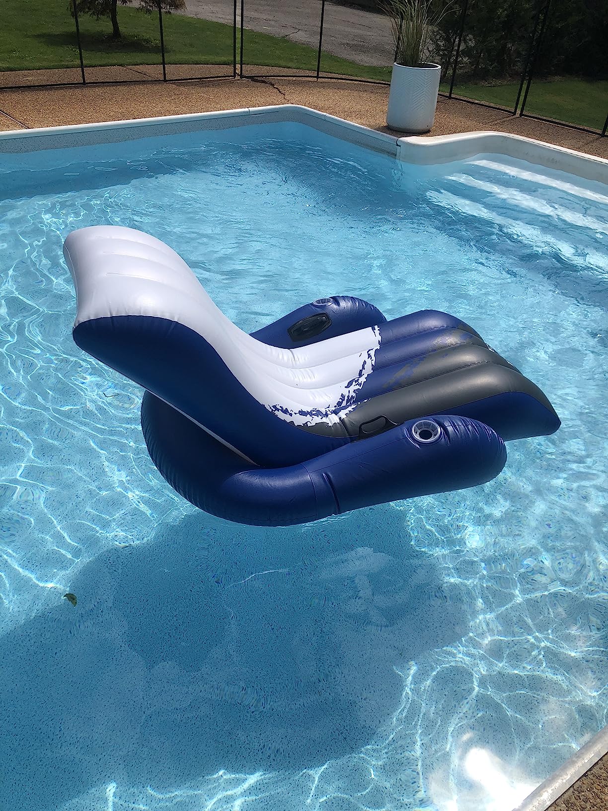 Intex Inflatable Lounge Pool Recliner Lounger Chair with Cup Holders - Heavy-Duty Float Raft for Adults, 220 Lb Capacity Large Floating Tanning Chair customer photo 2