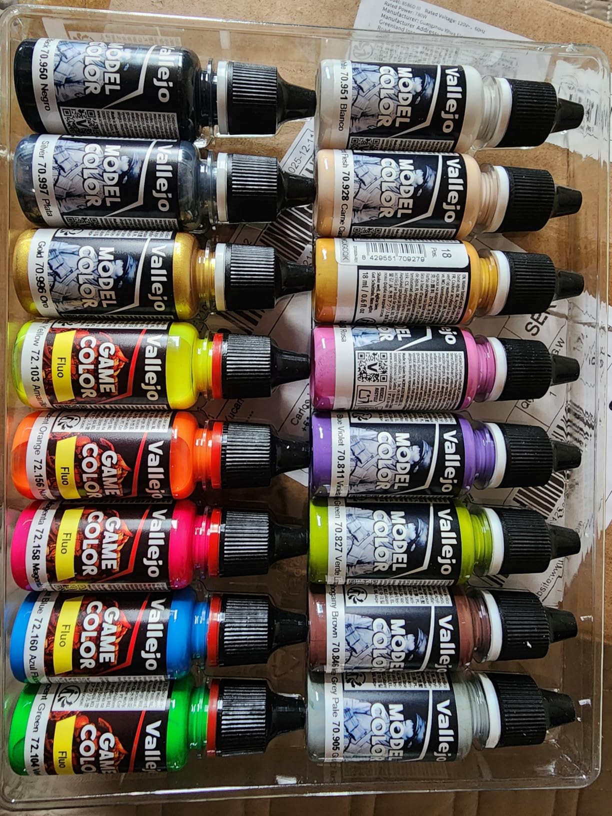 Vallejo - Allied Forces WWII Acrylic Paint Set | Model Color | High Pigmentation Colors | Realistic and Historical Finishes for Model Kits & Scale Figures | 16 Bottles x 18 ml. (0.60 fl.oz) customer photo 1