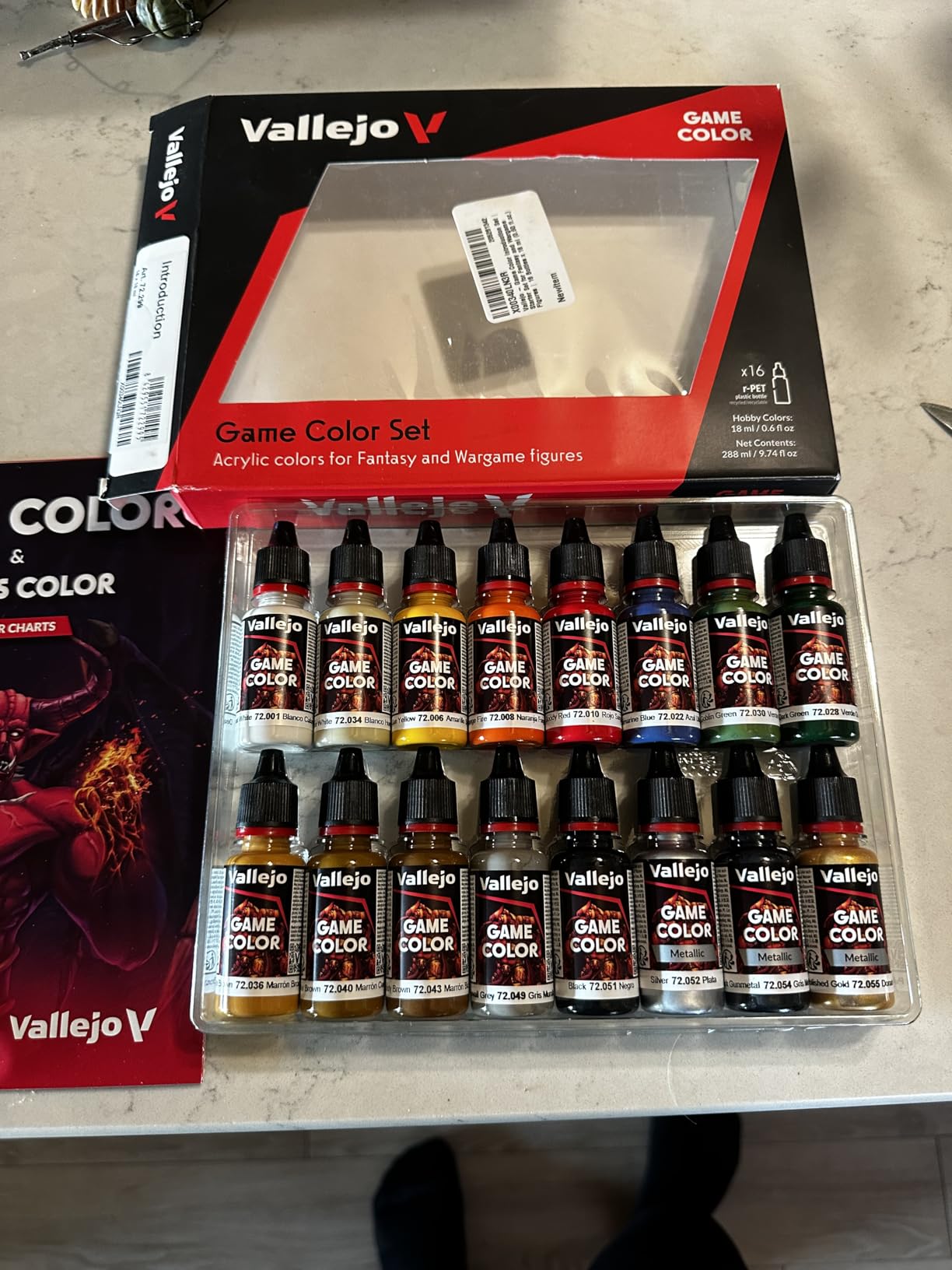 Vallejo - Game Color Introduction Set | Starter Set for Fantasy and Wargame Figures | 16 Bottles x 18 ml (0.60 fl.oz.) customer photo 1
