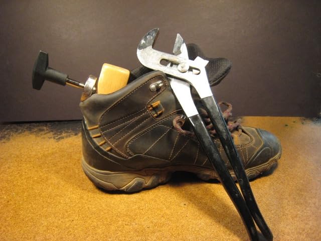 FootFitter Premium Professional 2-Way Shoe Stretcher for Men & Women, Expands Length & Width customer photo 1