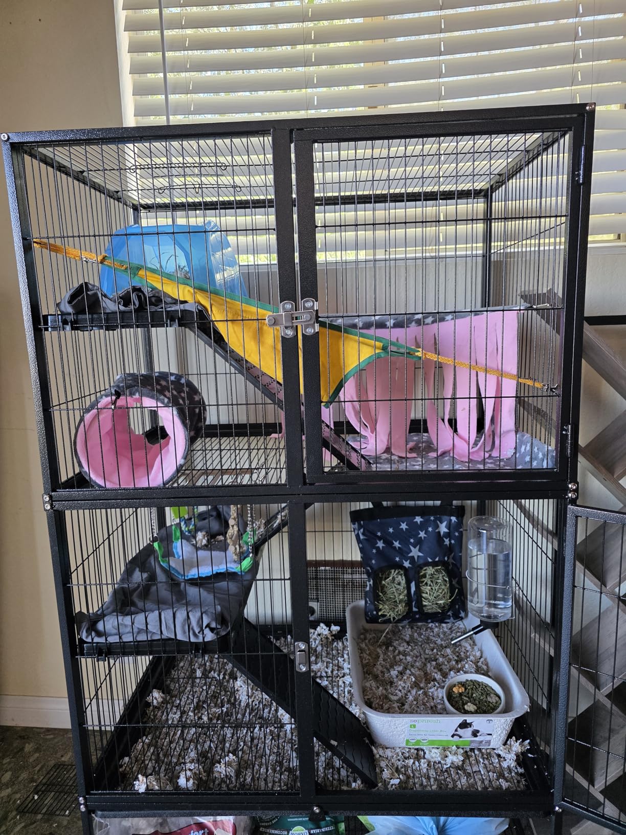 Prevue Pet Products 485 Feisty Ferret Home with Stand, Black Hammertone customer photo 2