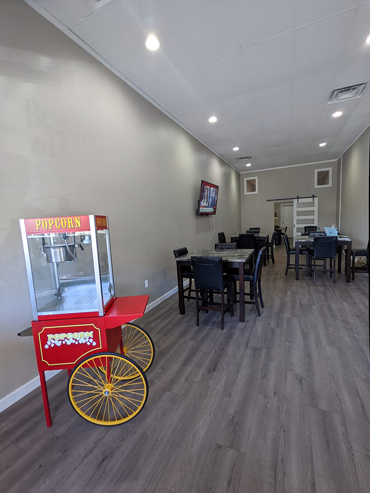 Paragon Theater Pop 8 Ounce Popcorn Machine for Professional Concessionaires Requiring Commercial Quality High Output Popcorn Equipment, Red customer photo 2