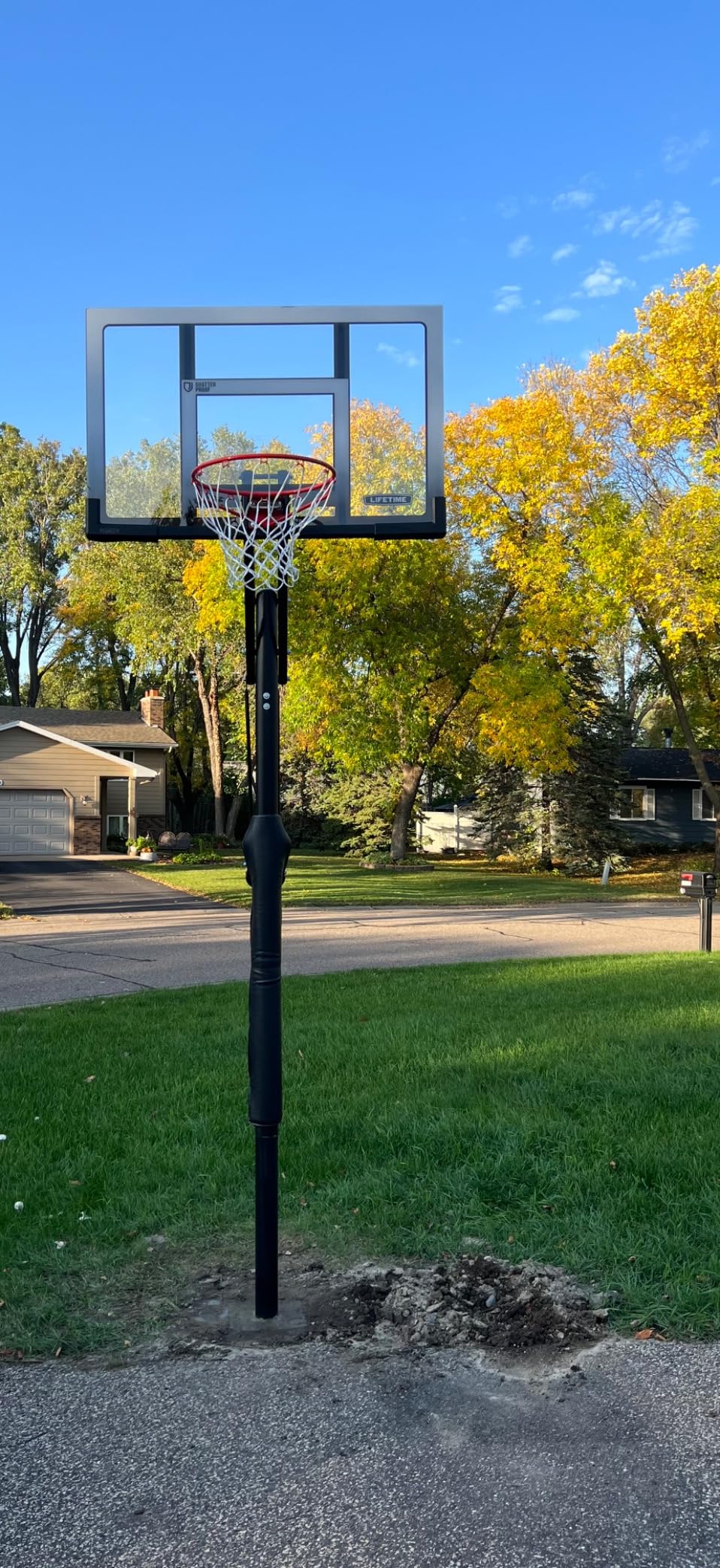 Lifetime 71281 In Ground Power Lift Basketball System, 52 Inch Shatterproof Backboard customer photo 2
