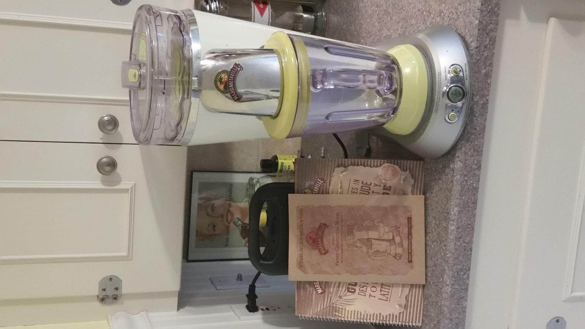 Margaritaville DM0500 Bahamas 36-Ounce Frozen-Concoction Maker customer photo 2