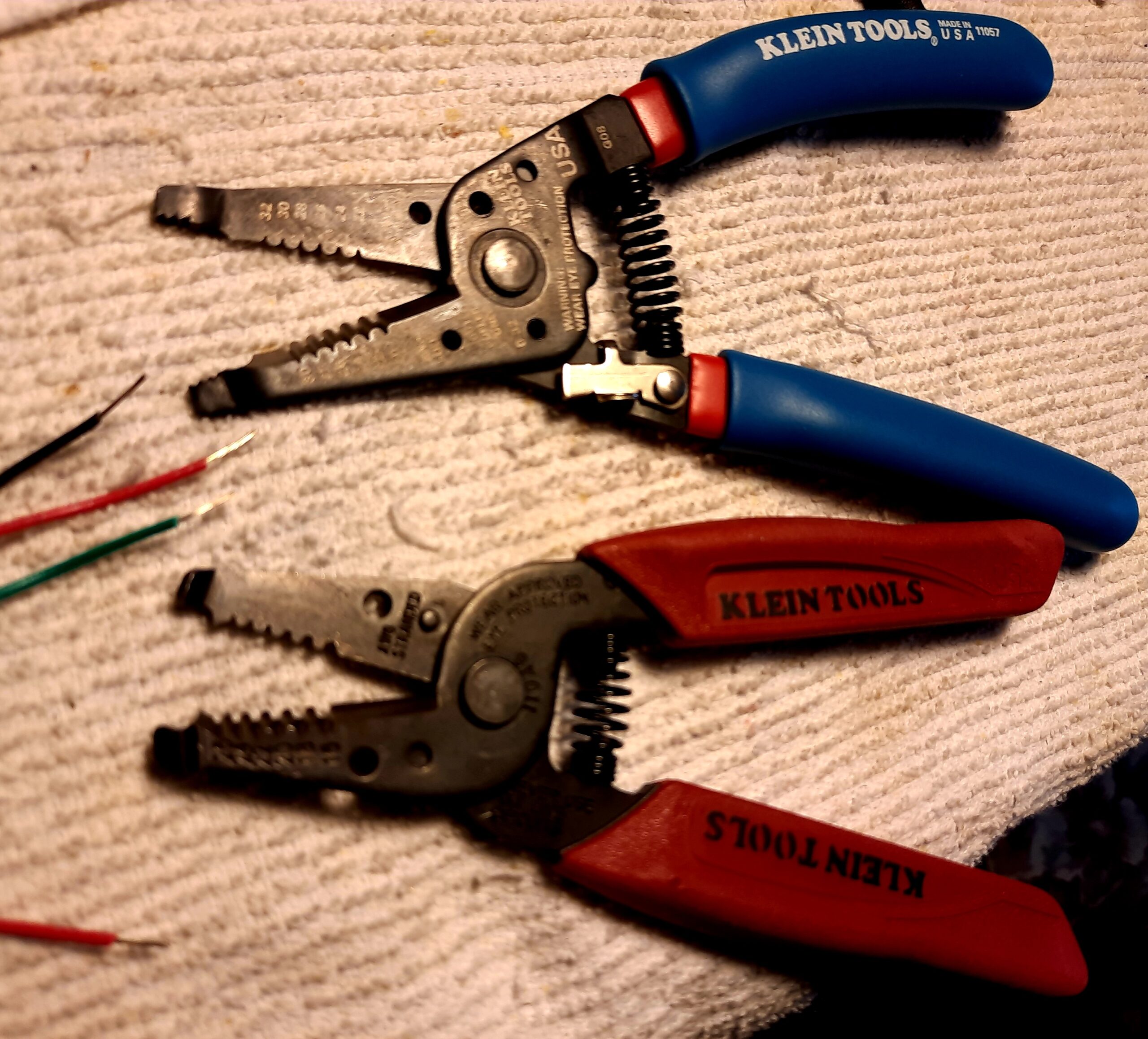 Klein Tools 11057 Wire Cutter/Stripper, Made in USA, Heavy Duty Cutter for 20-30 AWG Solid and 22-32 AWG Stranded Wire customer photo 2