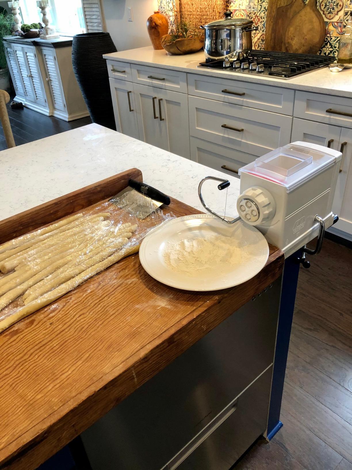 MARCATO Made in Italy Regina Extruder Pasta Machine, White. Makes bucatini, fusilli, maccheroni, maccheroncini, rigatoni. customer photo 1