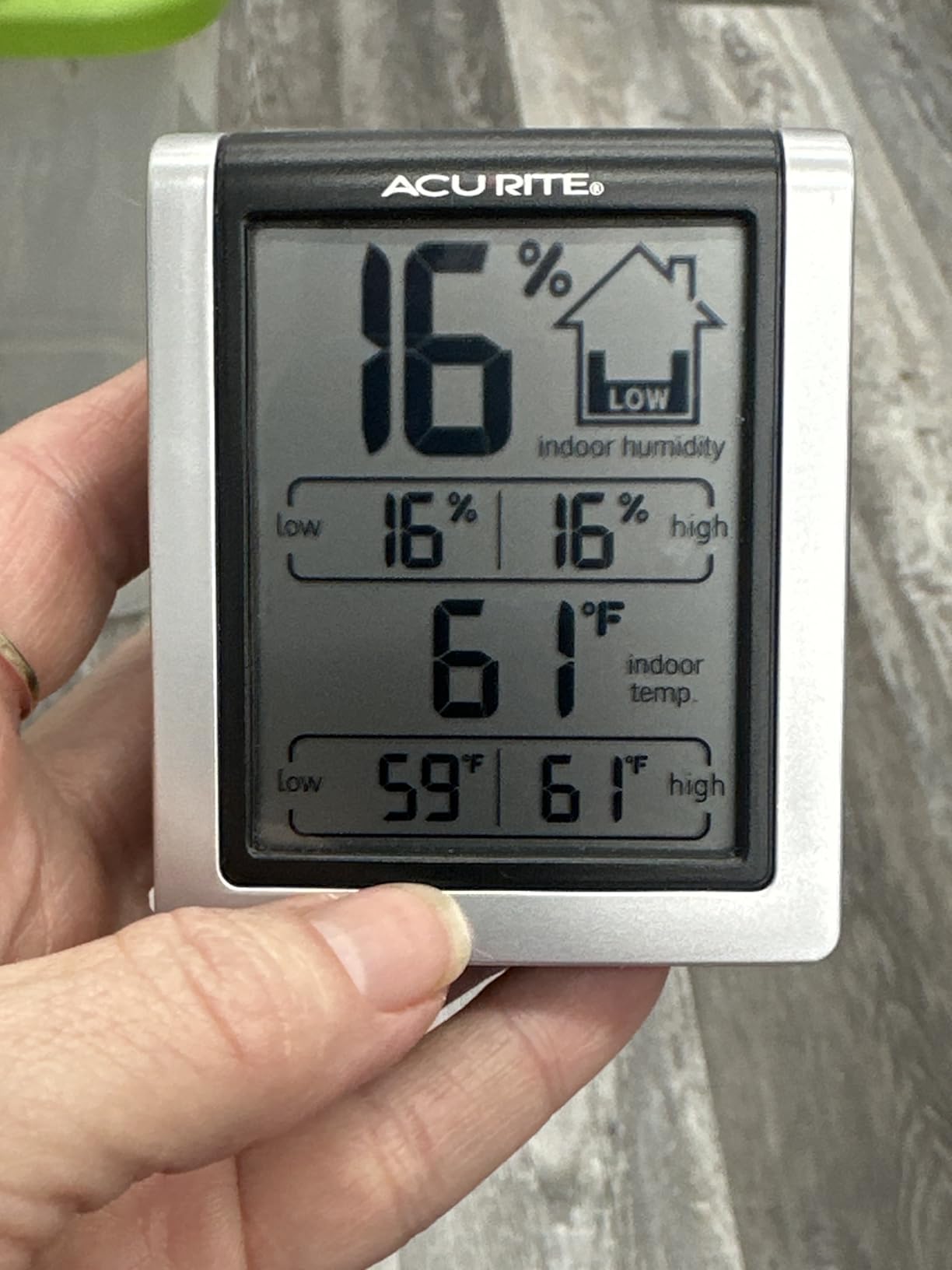 AcuRite Wireless Digital Indoor Thermometer and Hygrometer Monitor for Indoor Temperature and Humidity Measurements (00613) customer photo 1