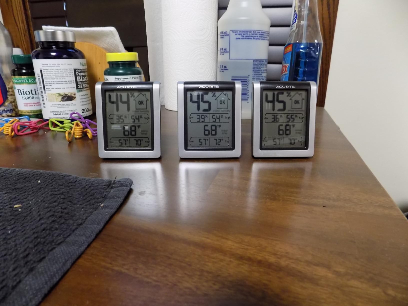 AcuRite Wireless Digital Indoor Thermometer and Hygrometer Monitor for Indoor Temperature and Humidity Measurements (00613) customer photo 2