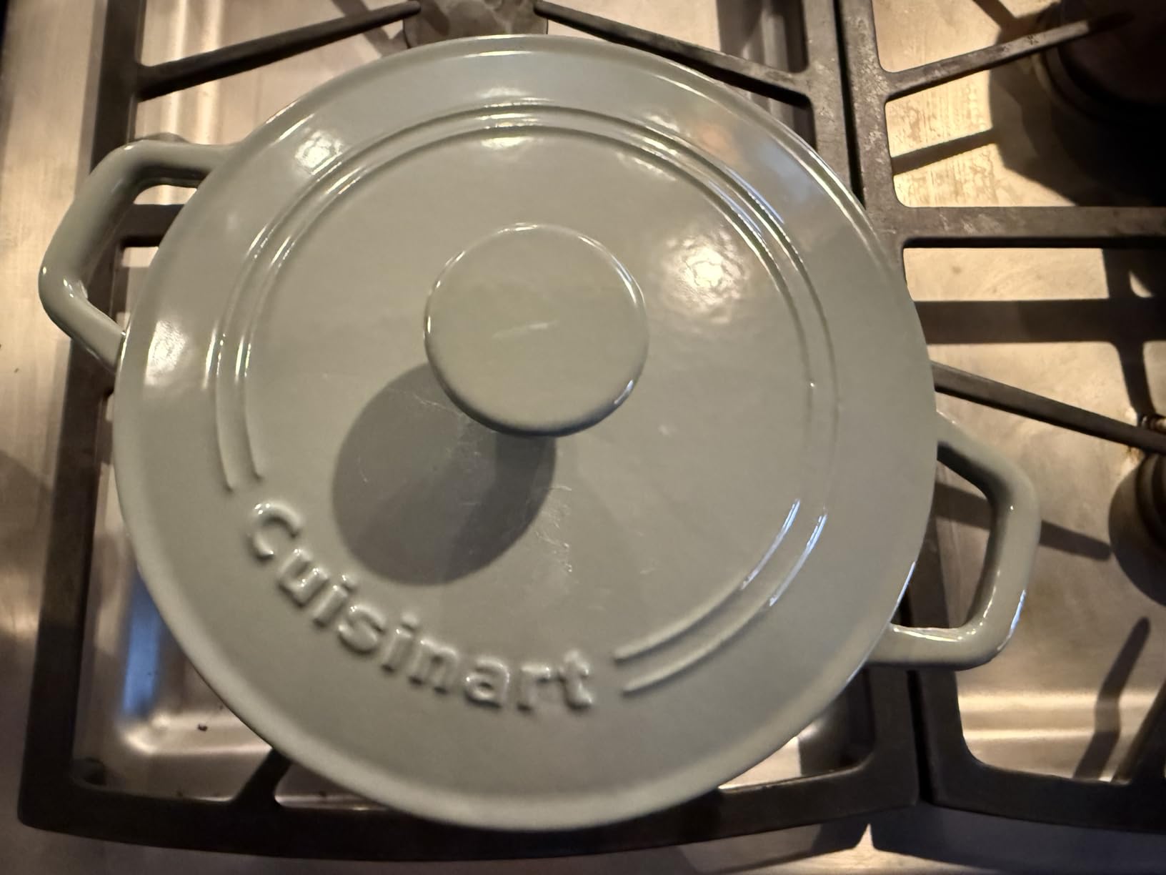 Cuisinart Chef's Classic Enameled Cast Iron Round Covered Casserole, Cardinal Red, 7-Quart customer photo 2