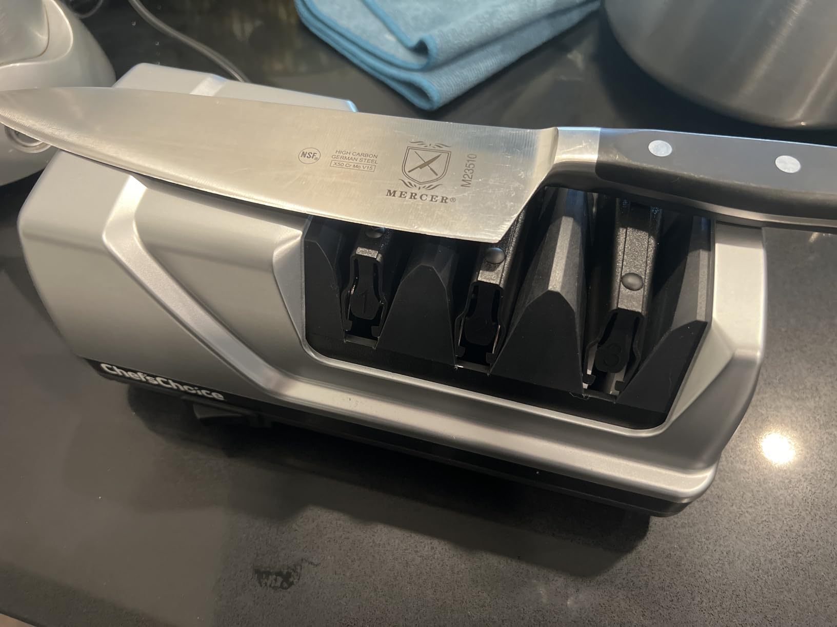 Chef'sChoice 15XV EdgeSelect Professional Electric Knife Sharpener with 100-Percent Diamond Abrasives and Precision Angle Guides for Straight Edge and Serrated Knives, 3-Stage, Gray customer photo 1