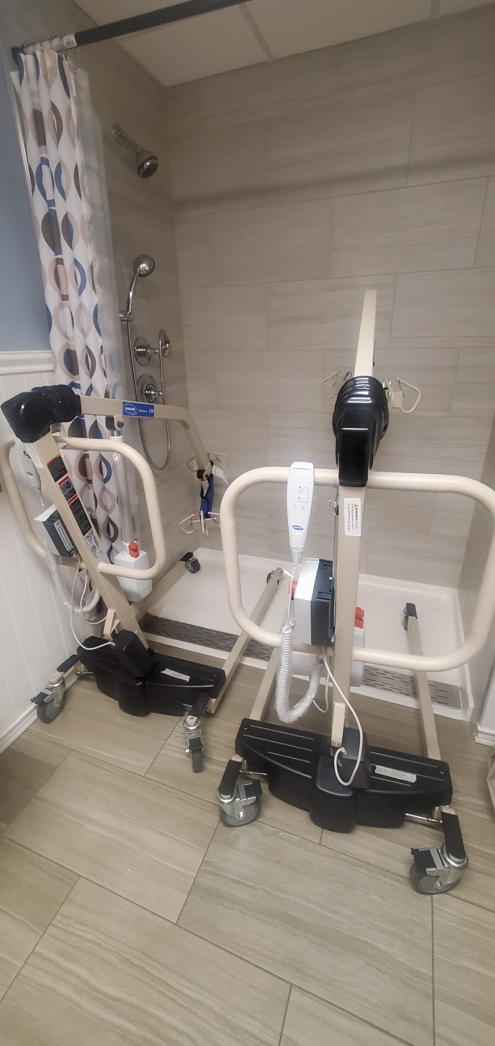 Invacare Reliant 450 Battery-Powered Patient Lift with Low-Base | 450 lb Capacity Power Lift | Includes 2 Batteries, Wall Charger, and Padded 6-Point Swivel Bar | Floor-to-High Bed Transfer customer photo 1