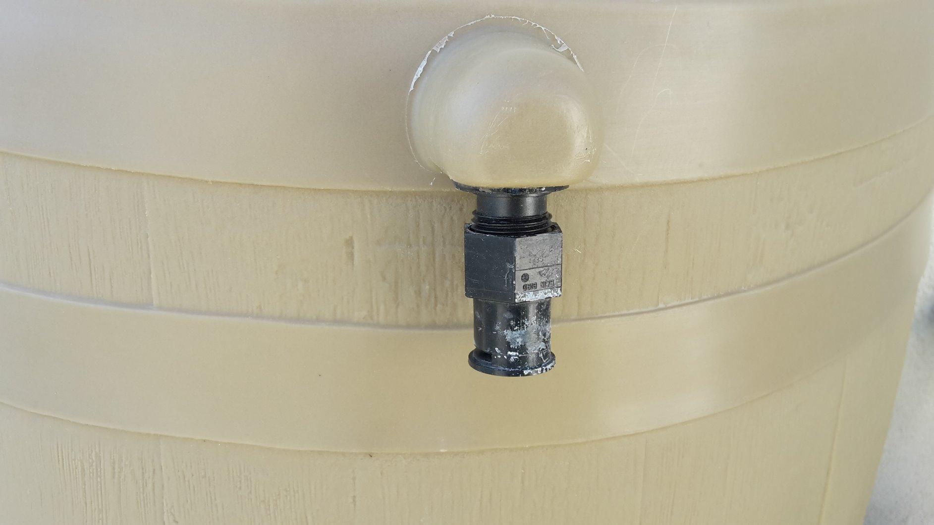 RTS Home Accents 50-Gallon Rain Water Collection Barrel with Brass Spigot, Oak Color customer photo 1