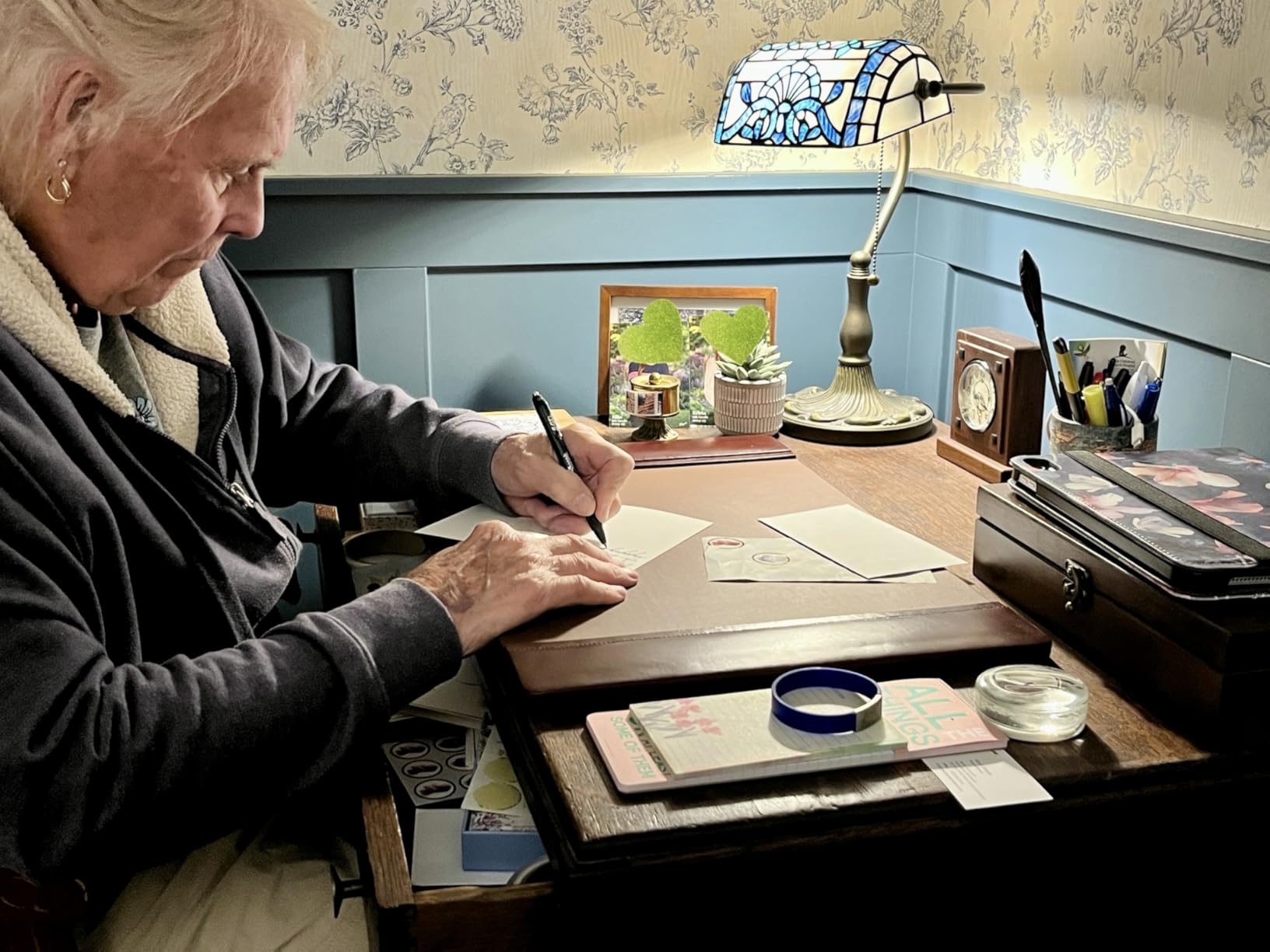 DACASSO Leather Desk Pad with Side Rails - Luxury Leather Desk Blotter for Writing - Executive Desk Surface Protector - (Chocolate Brown, 34