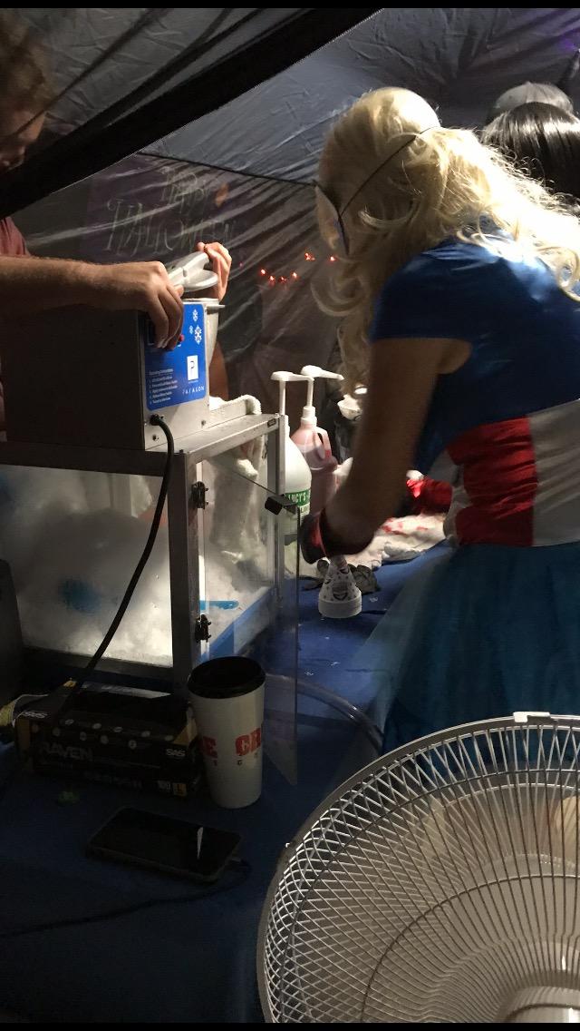 Paragon Simply-A-Blast Heavy Duty Snow Cone Machine, Silver, Standard customer photo 2