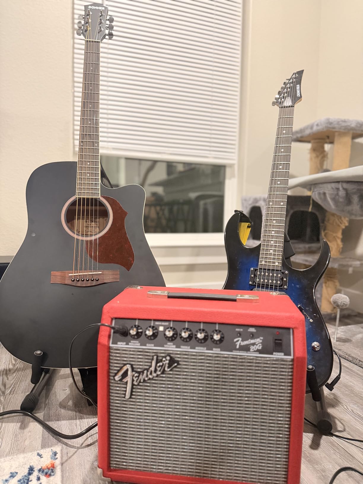 Fender Frontman 10G Guitar Amp, 10 Watts, with 2-Year Warranty, 6 Inch Fender Special Design Speaker, 5.75Dx10.25Wx11H Inches customer photo 1