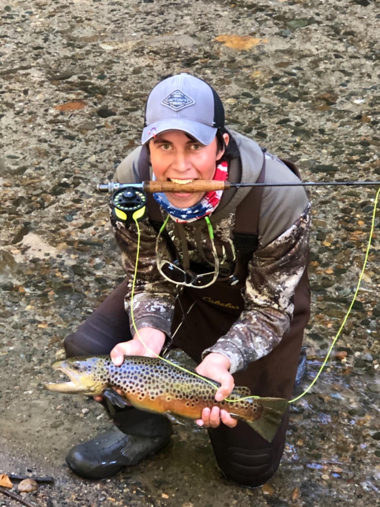 Wild Water Deluxe Fly Fishing Combo Starter Kit, 7-Foot Pole, 4-Piece Fly Rod Kit, 3/4 Weight, Fishing Accessories, Includes Die cast Aluminum Reel and Hard Tube Case with Pouch, Fly Box and Flies customer photo 2