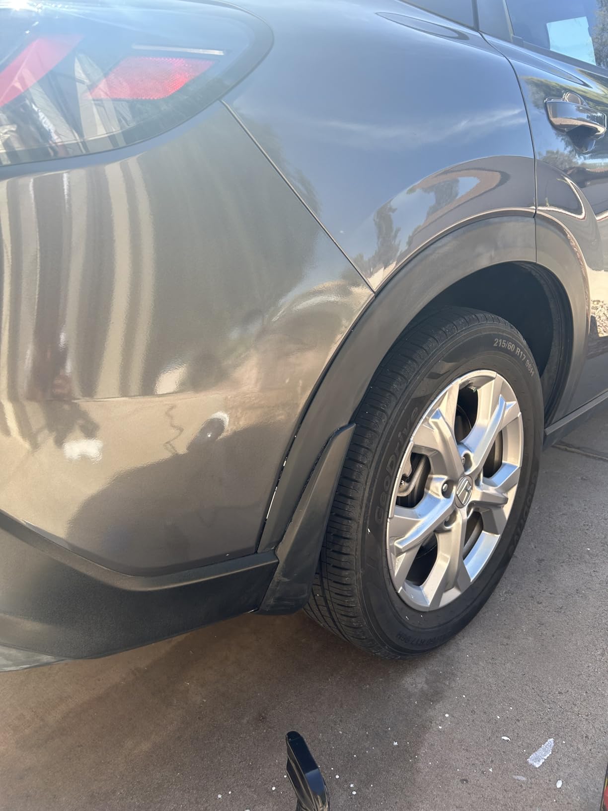 Meguiar's Ultimate Compound, Pro-Grade Car Scratch Remover for Paint Correction, Removes Swirls and Defects While Restoring Gloss and Shine, Christmas Gifts for Car Guys, 15.2 Oz customer photo 2
