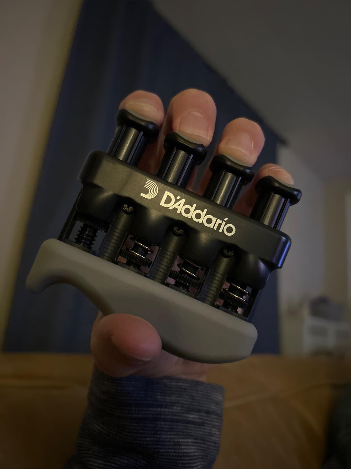 D'Addario Varigrip Hand Exerciser - Improve Dexterity and Strength in Fingers, Hands, Forearms - Adjust Tension Per Finger - Simulated Strings Help Develop Calluses - Comfortable Conditioning customer photo 2