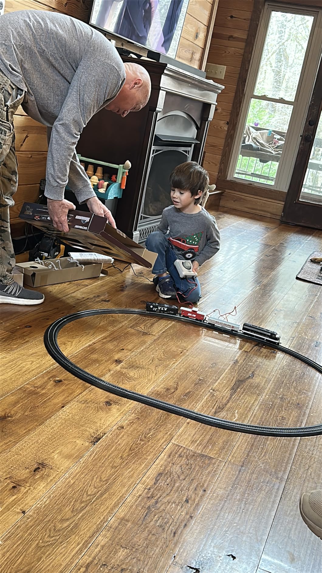 Bachmann Trains - Thoroughbred Ready To Run Electric Train Set - HO Scale customer photo 1