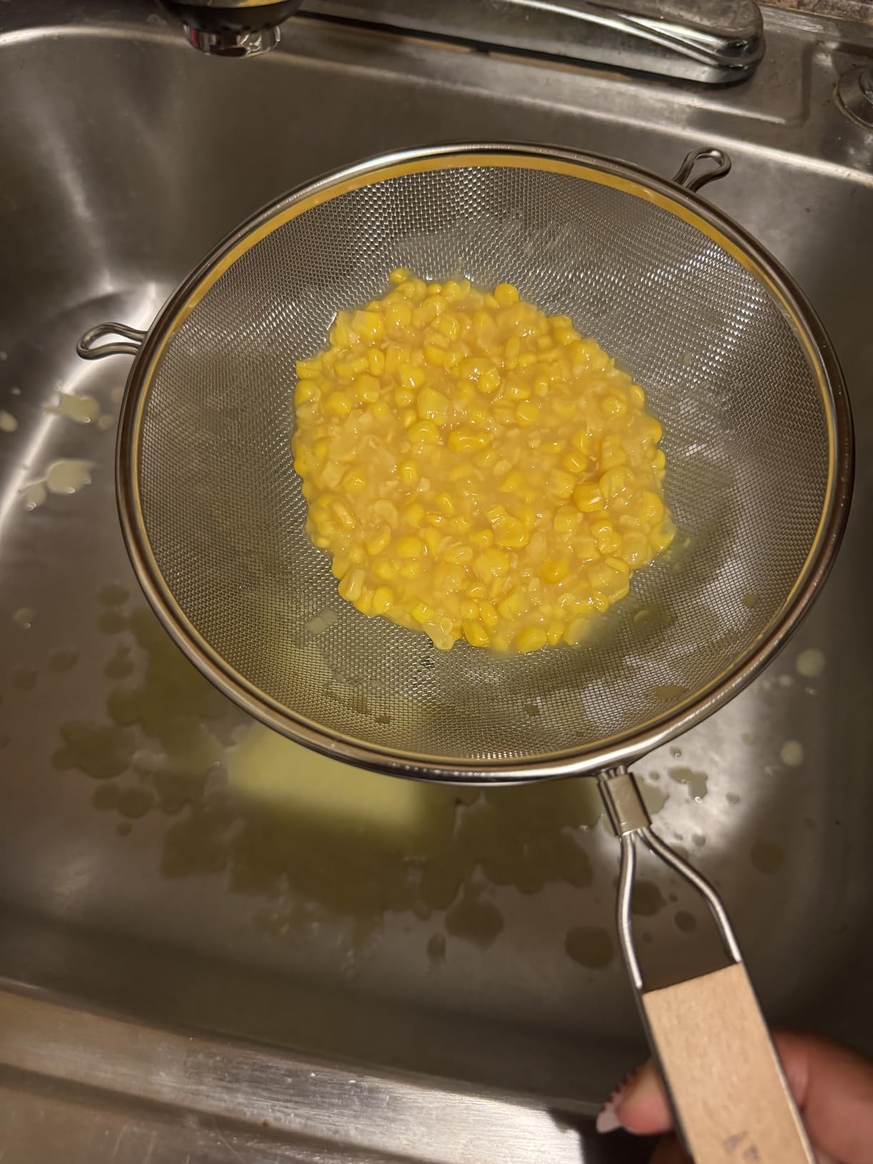 Winco Strainer with Single Fine Mesh, 8-Inch Diameter, Medium, Stainless Steel, Tan,Silver customer photo 1