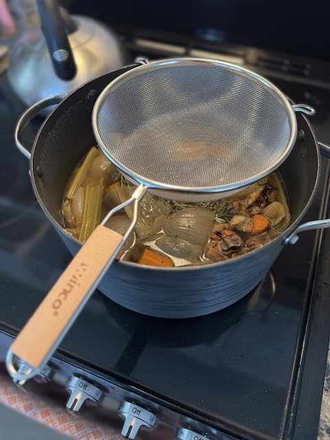 Winco Strainer with Single Fine Mesh, 8-Inch Diameter, Medium, Stainless Steel, Tan,Silver customer photo 2