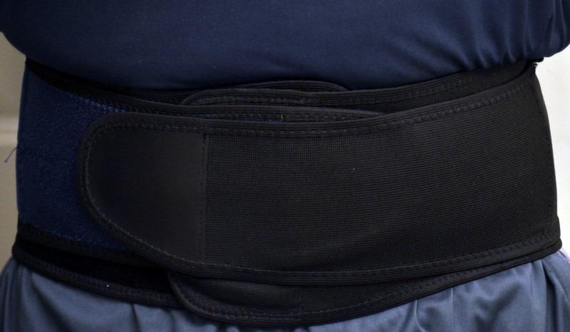 MUELLER Sports Medicine Lumbar Back Brace with Removable Pad, Ideal for Upper and Lower Back Pain, Relief & Support for Men and Women, Strains, Sciatica, Scoliosis, Black, Regular Size customer photo 1