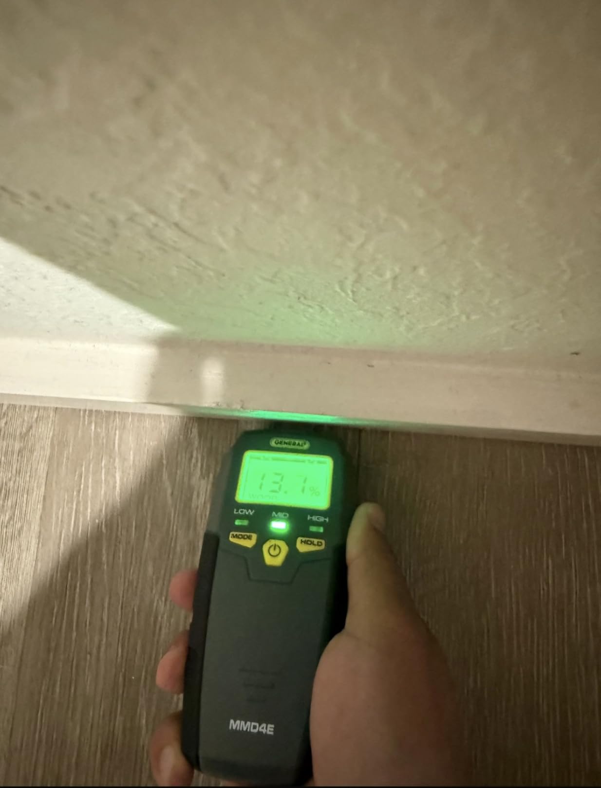 General Tools MMD4E Digital Moisture Meter, Water Leak Detector, Moisture Tester, Pin Type, Backlit LCD Display With Audible and Visual High-Medium-Low Moisture Content Alerts customer photo 2