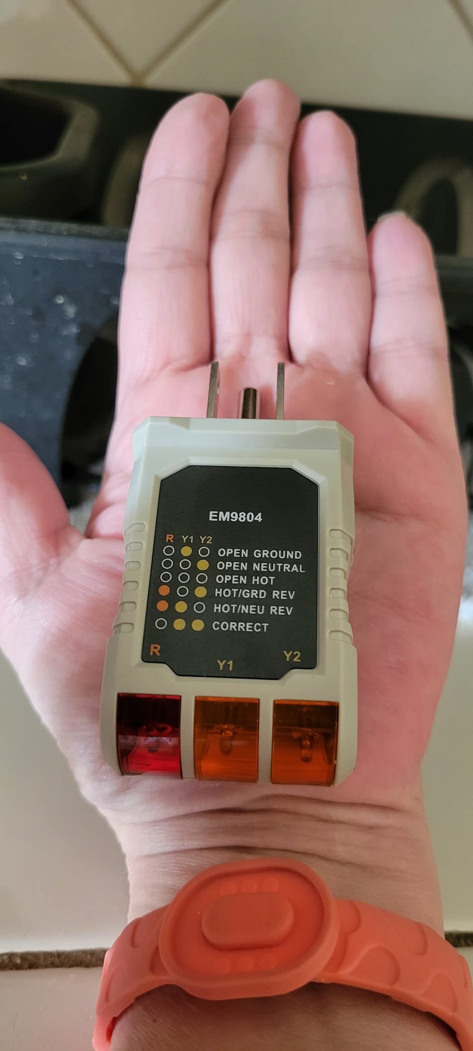 Power Gear Receptacle Tester, Standard 3-Wire, Circuit Analyzer, 110-125 VAC, 6 Visual LED Tests, ETL Listed - 50542 Gray customer photo 1