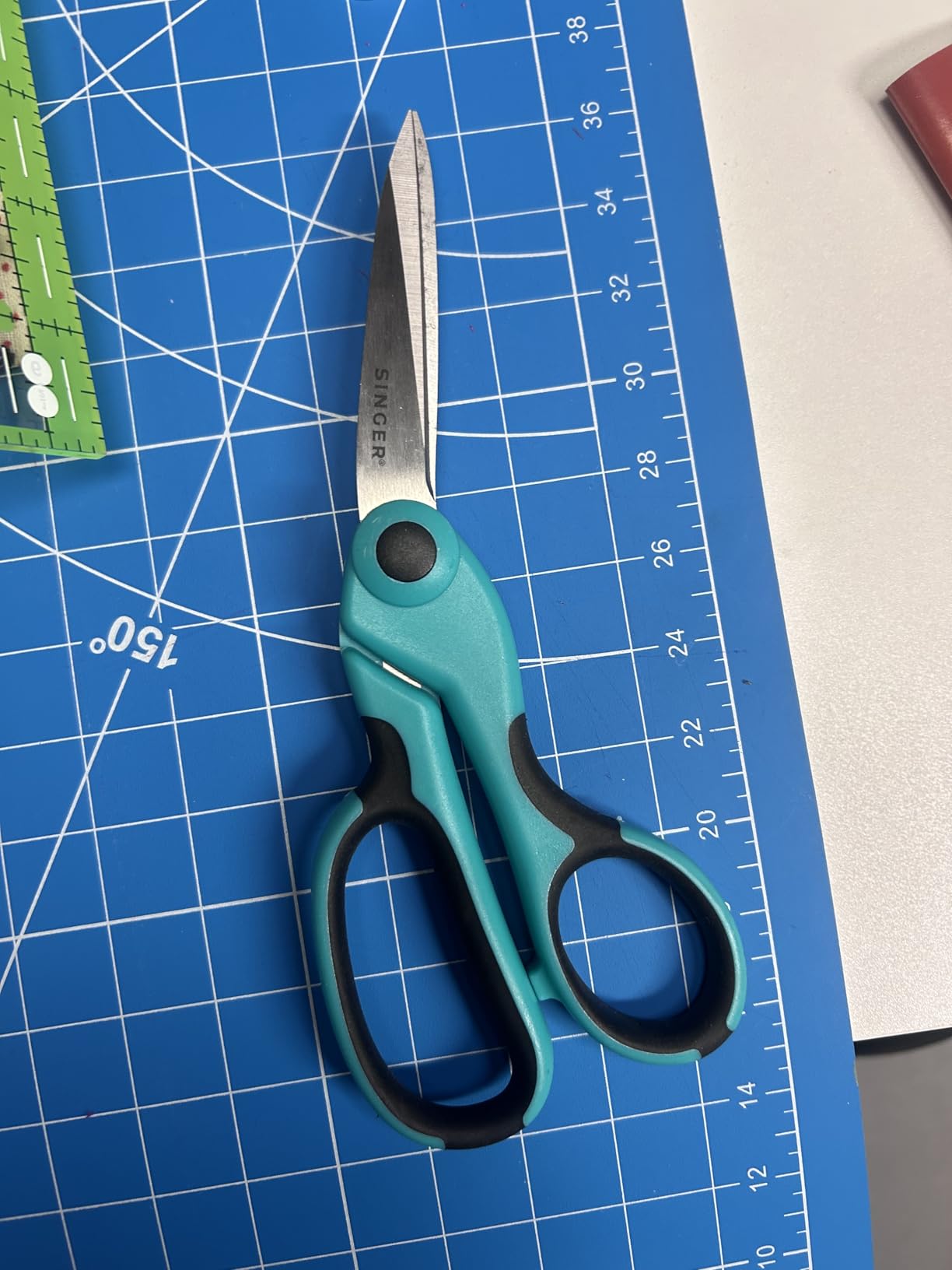 SINGER 8-1/2-Inch ProSeries Heavy Duty Bent Sewing Scissors customer photo 1