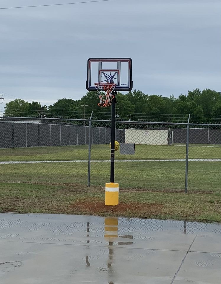 Lifetime 1008 Adjustable In-Ground Basketball Hoop, 44-Inch Backboard, Red/White/Blue customer photo 1