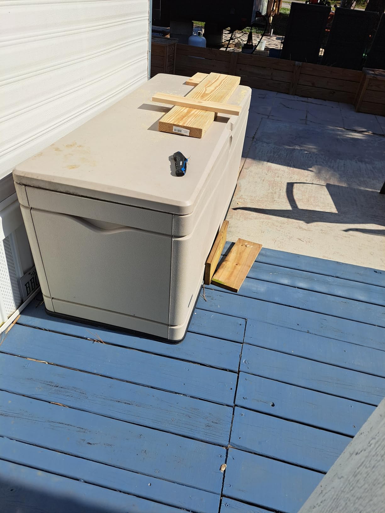 LIFETIME 60012 Extra Large Deck Box, 130 Gallon, Desert Sand/Brown customer photo 1