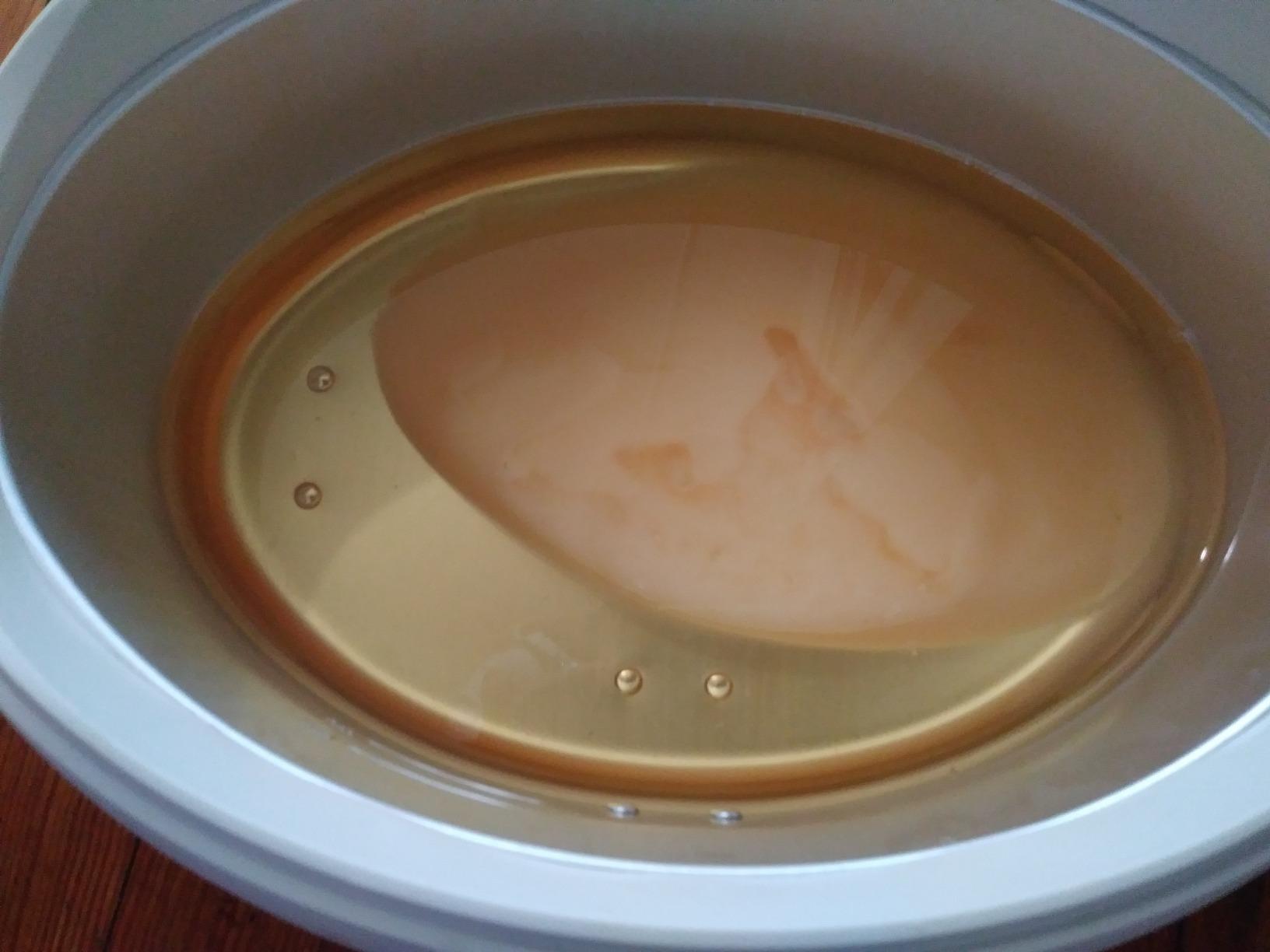 GIGI Paraffin Wax Warmer - Professional Grade Paraffin Bath for Manicures and Pedicures - Includes 6 lbs. of Paraffin Wax - Digital Temperature Control and Ergonomic Design for Comfort and Relaxation customer photo 1