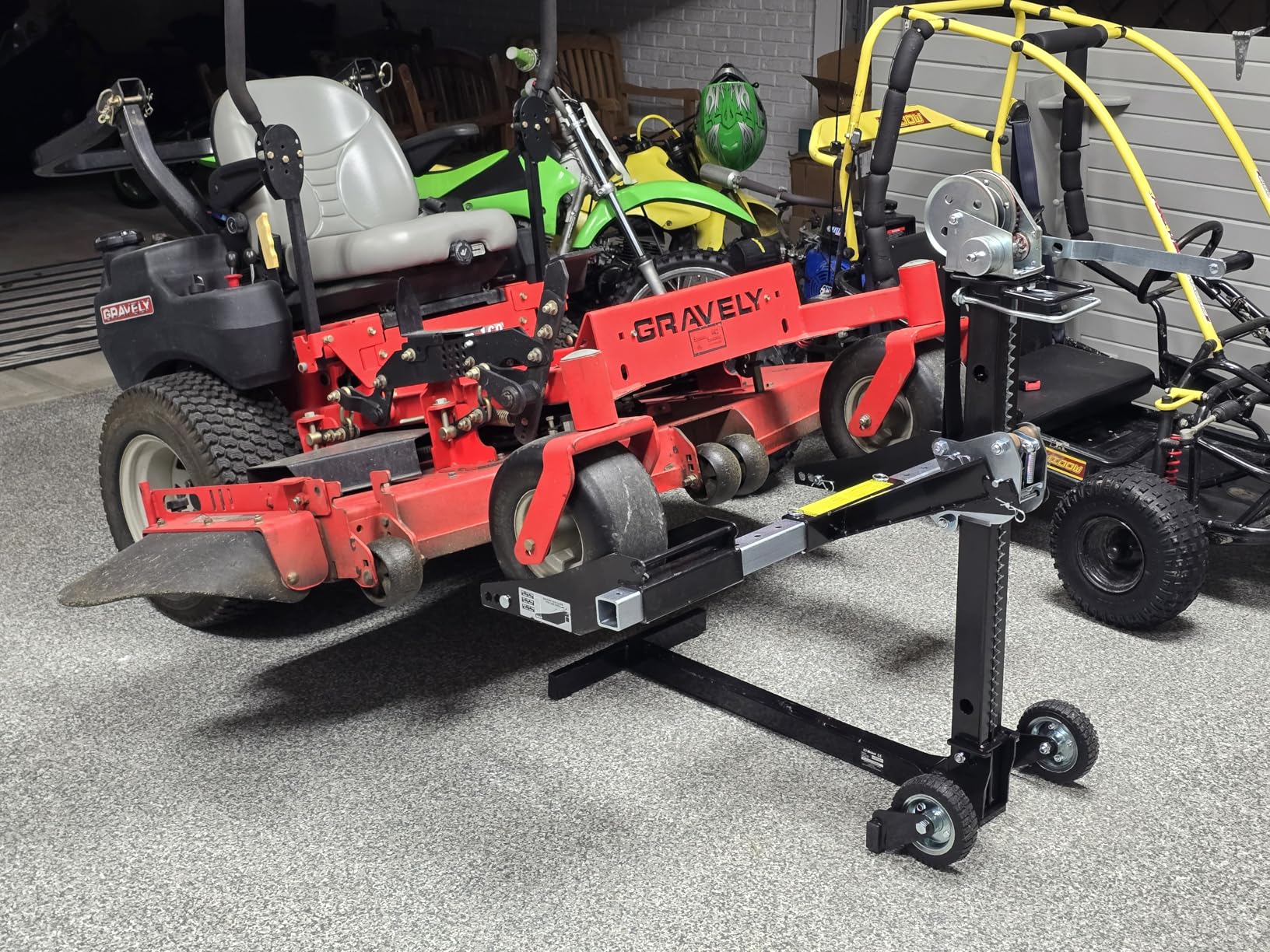 MoJack MJ-PRO 00145 Professional Zero Turn Radius Lawn Mower Lift - 750 Pound Lift Capacity customer photo 1