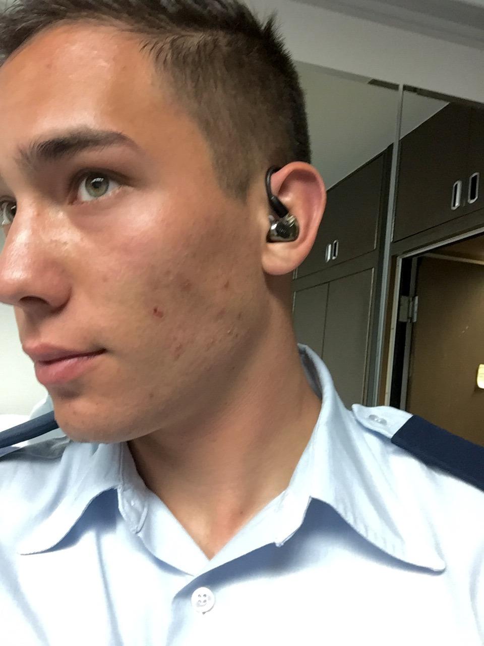 Shure SE425 PRO Wired Earbuds - Professional Sound Isolating Earphones with Detailed Sound, Dual-Driver Hybrid, Secure in-Ear Fit, Detachable Cable, Durable Quality - Clear customer photo 2