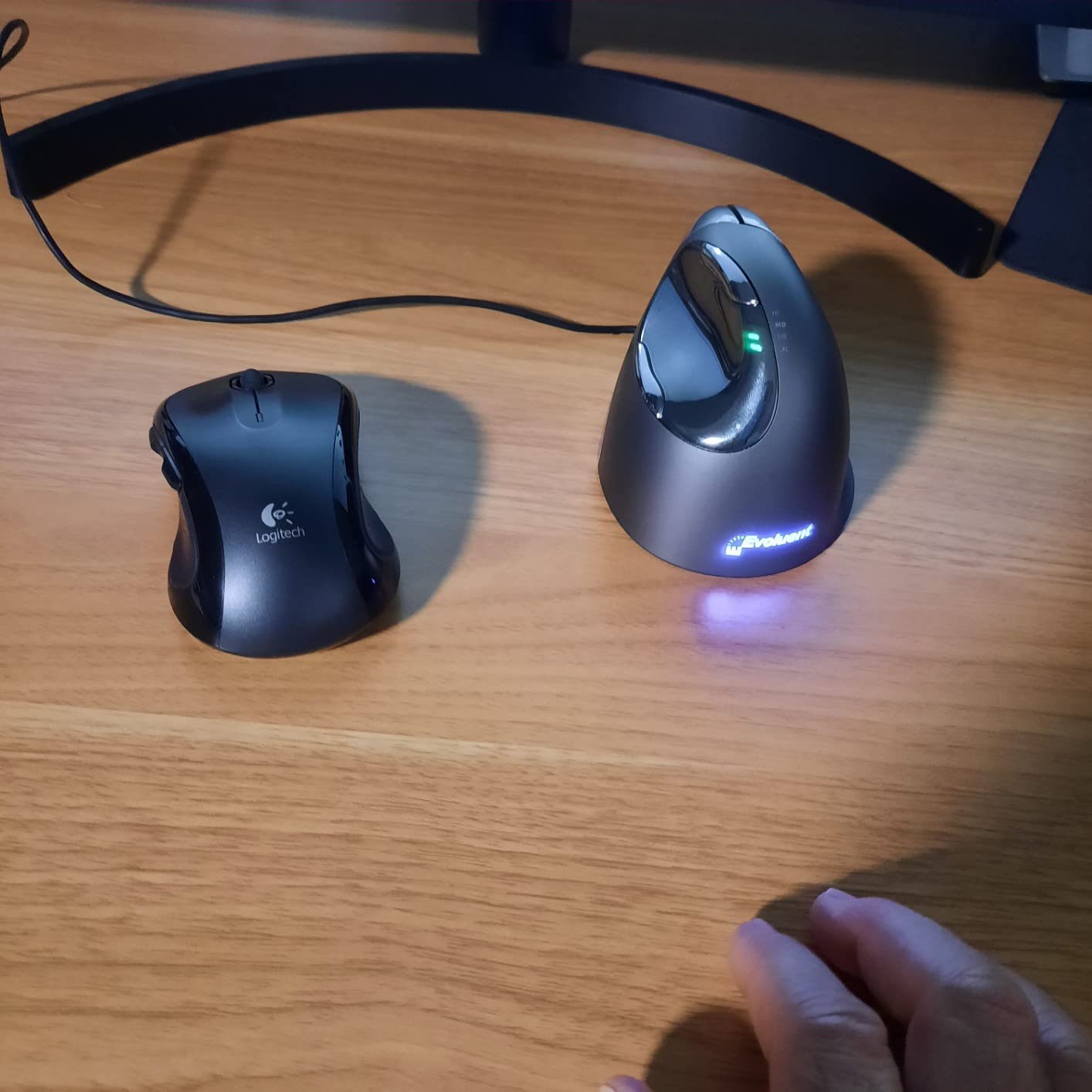 Evoluent - World's Original Vertical Mouse, Wired Ergonomic Mouse for Right Hand, Medium to Large, Helps with Carpal Tunnel and Wrist Strain, Customizable 6 Buttons, 4 Speed Settings, Comfortable Grip customer photo 2