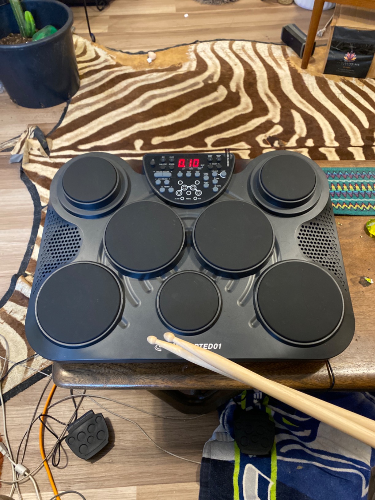 Pyle Electronic Tabletop Digital Drum Set, Compact Portable Drum Pad Kit w/ 8 Touch Sensitive Pads and Pedals customer photo 1