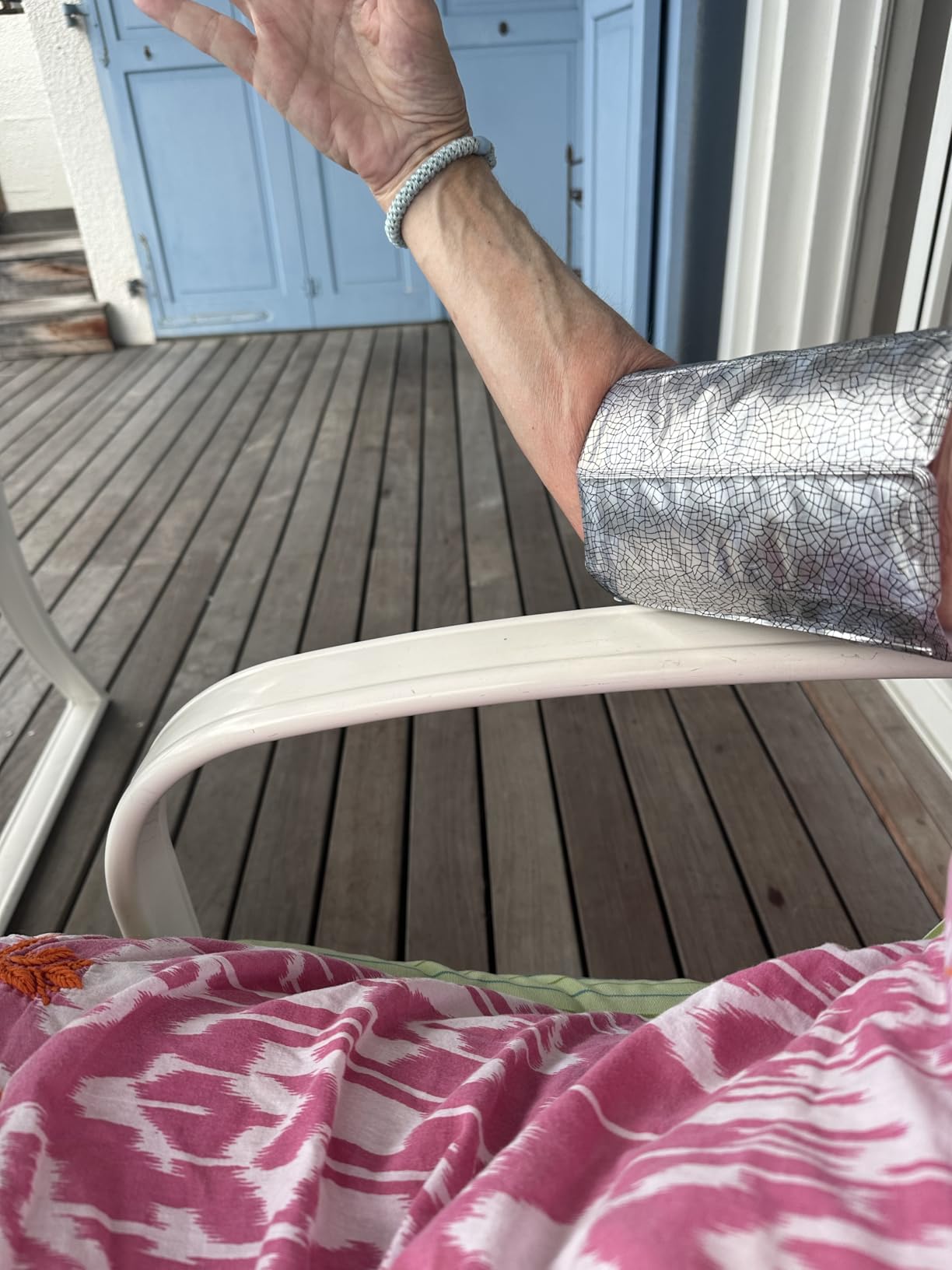 Vacu Vin Active Wine Cooler - Flexible Insulated Chiller For Standard Size Bottles - Keeps Drinks Refreshingly Cold - Durable & Easy To Use - Premium Design Perfect for Any Occasions, Platinum customer photo 2