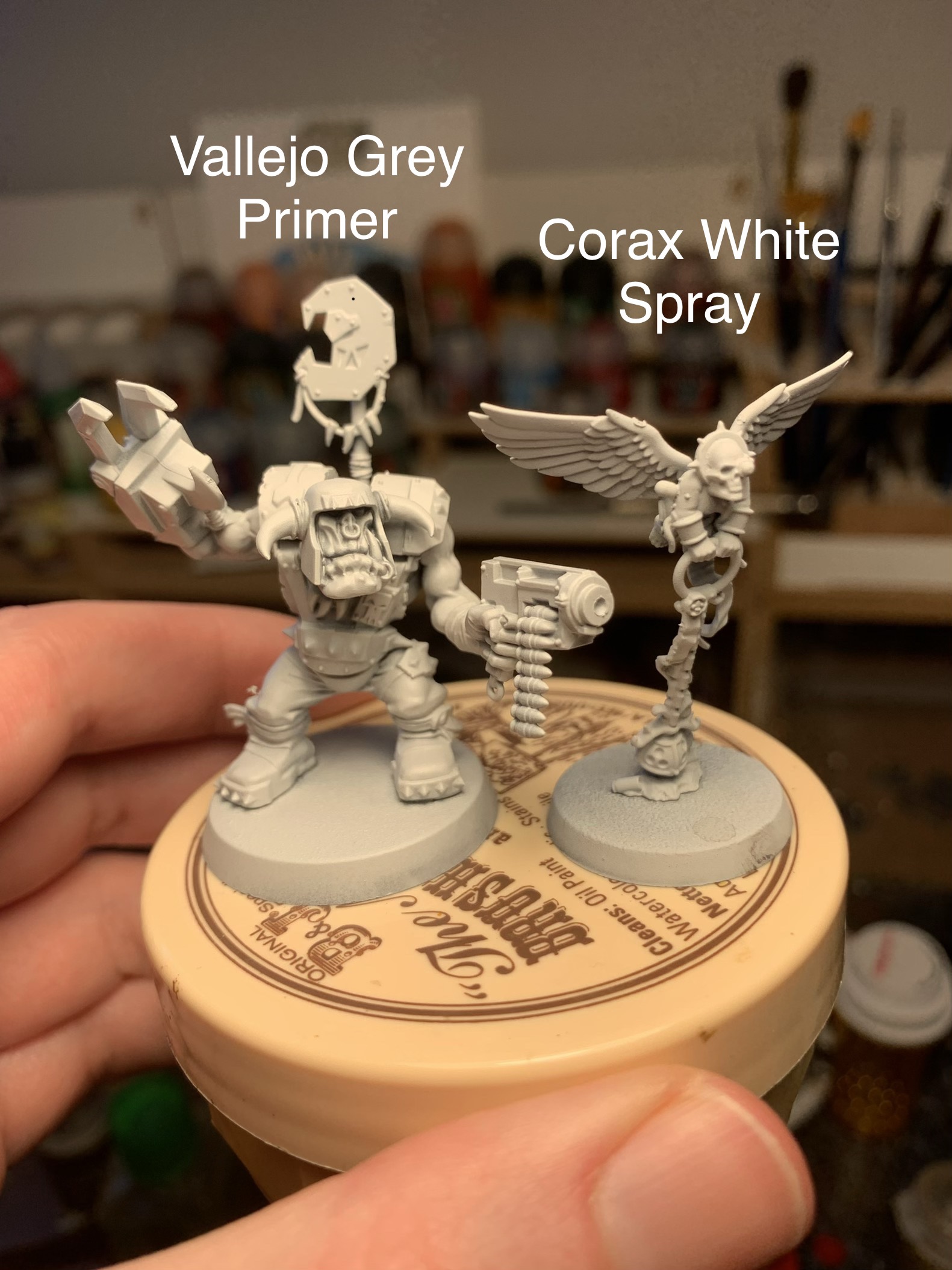 Vallejo - Surface Primer Color | Grey Acrylic Primer 200 ml (6.76 fl.oz.) | Matte Finish and Fast Drying | Perfect for Airbrushing and Great Adhesion to Figurines and Scale Models customer photo 2