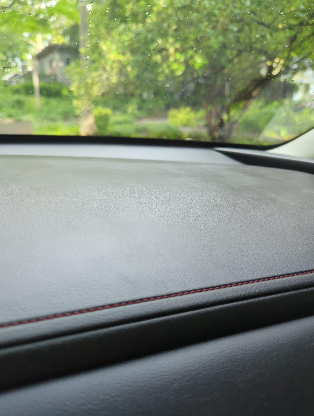 Meguiar's Gold Class Leather Conditioner Spray - Premium Car Leather Conditioner - Protect Your Car's Seats from Cracking, Fading and Drying Out - Keep It Looking and Feeling New, 16 Oz customer photo 2