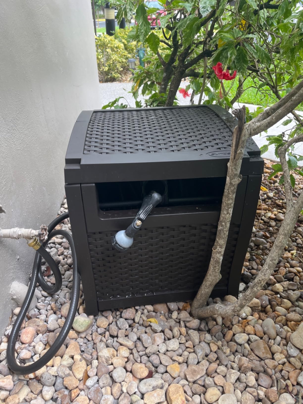 Suncast Hose Reel with Smart Trak Hose Guide, Water-Tight Connection, Durable Resin Construction, 225' Hose Capacity, Brown, Made in the USA customer photo 2