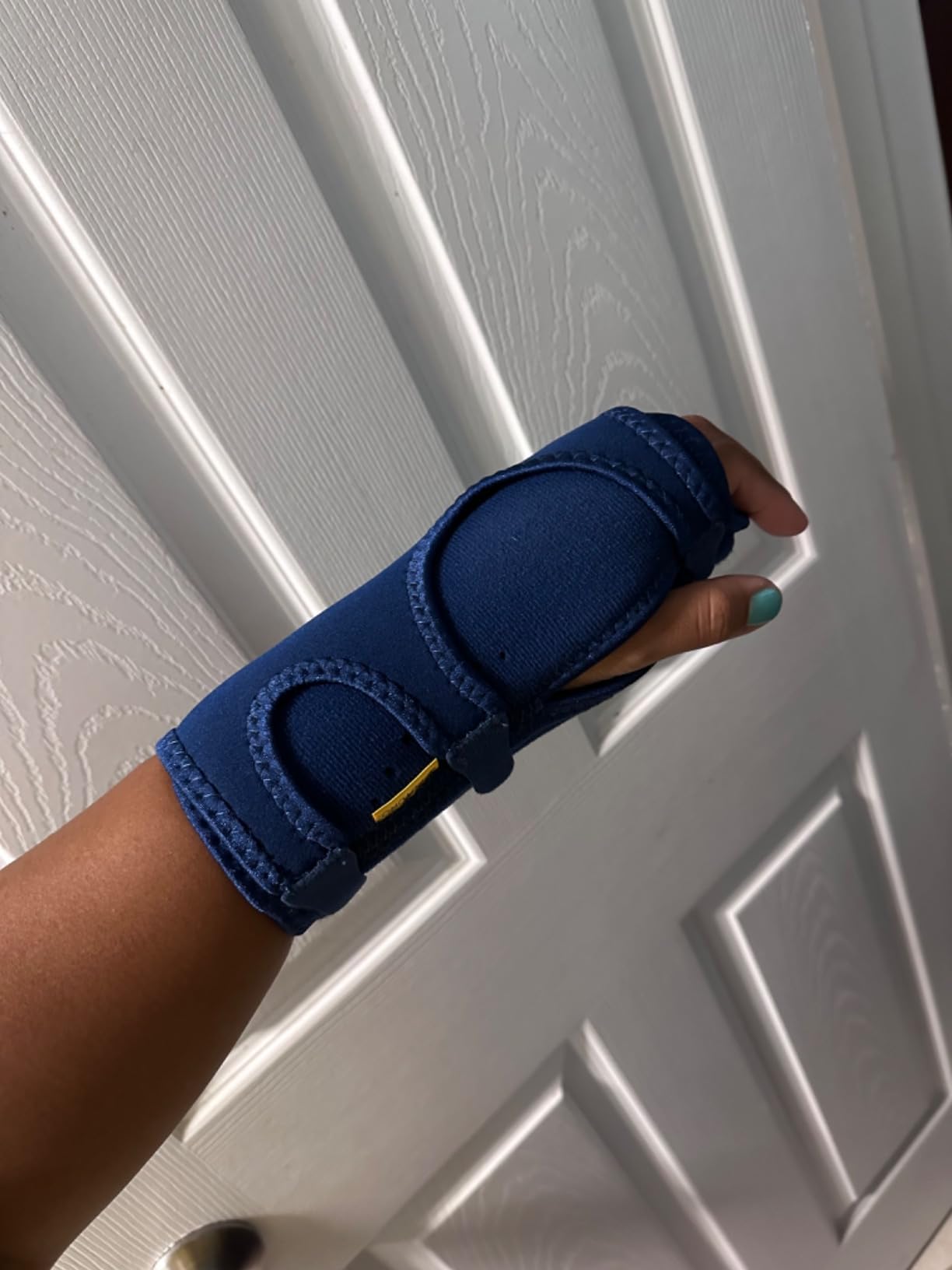 FUTURO Night Wrist Support, Left or Right, Adjustable, Helps Provide Nighttime Relief of Carpel Tunnel Symptoms, Made of Breathable Material, Easy-to-Use Sleeve Design, One Size Fits Most (48462ENR) customer photo 1