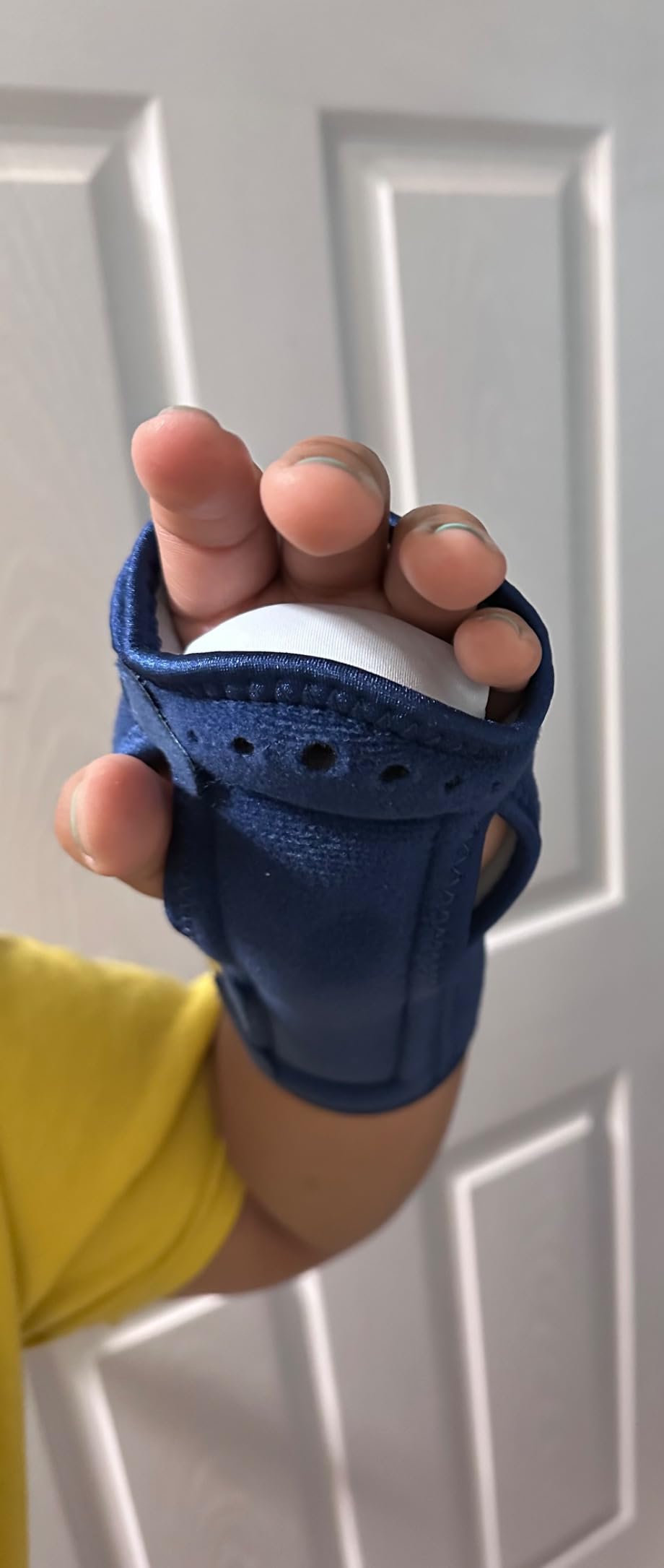 FUTURO Night Wrist Support, Left or Right, Adjustable, Helps Provide Nighttime Relief of Carpel Tunnel Symptoms, Made of Breathable Material, Easy-to-Use Sleeve Design, One Size Fits Most (48462ENR) customer photo 2