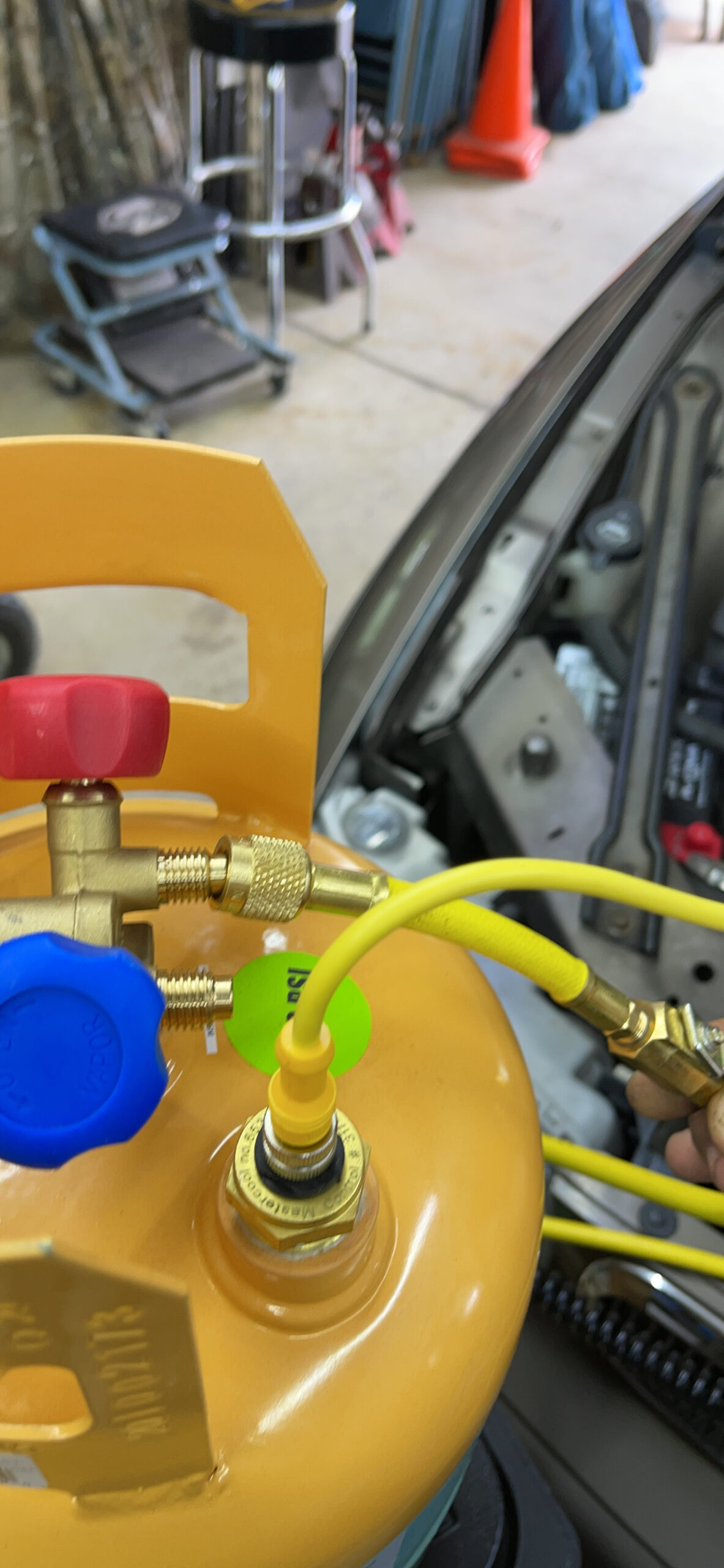 Mastercool 69110 Automotive A/C Recovery System - SAE J2810 Certified, 30 lb DOT Tank, 1/2 HP Oil-Less Compressor, Automatic Shut-Off, Compatible with R134a, R12, R22, R410A customer photo 1