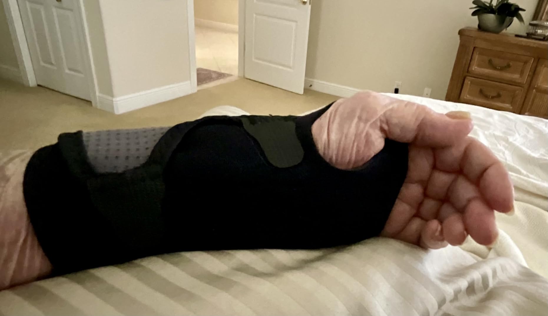 ACE Night Wrist Sleep Support, Adjustable, Blue, Helps Provide Relief from Symptoms of Carpal Tunnel Syndrome, and other Wrist Injuries customer photo 1