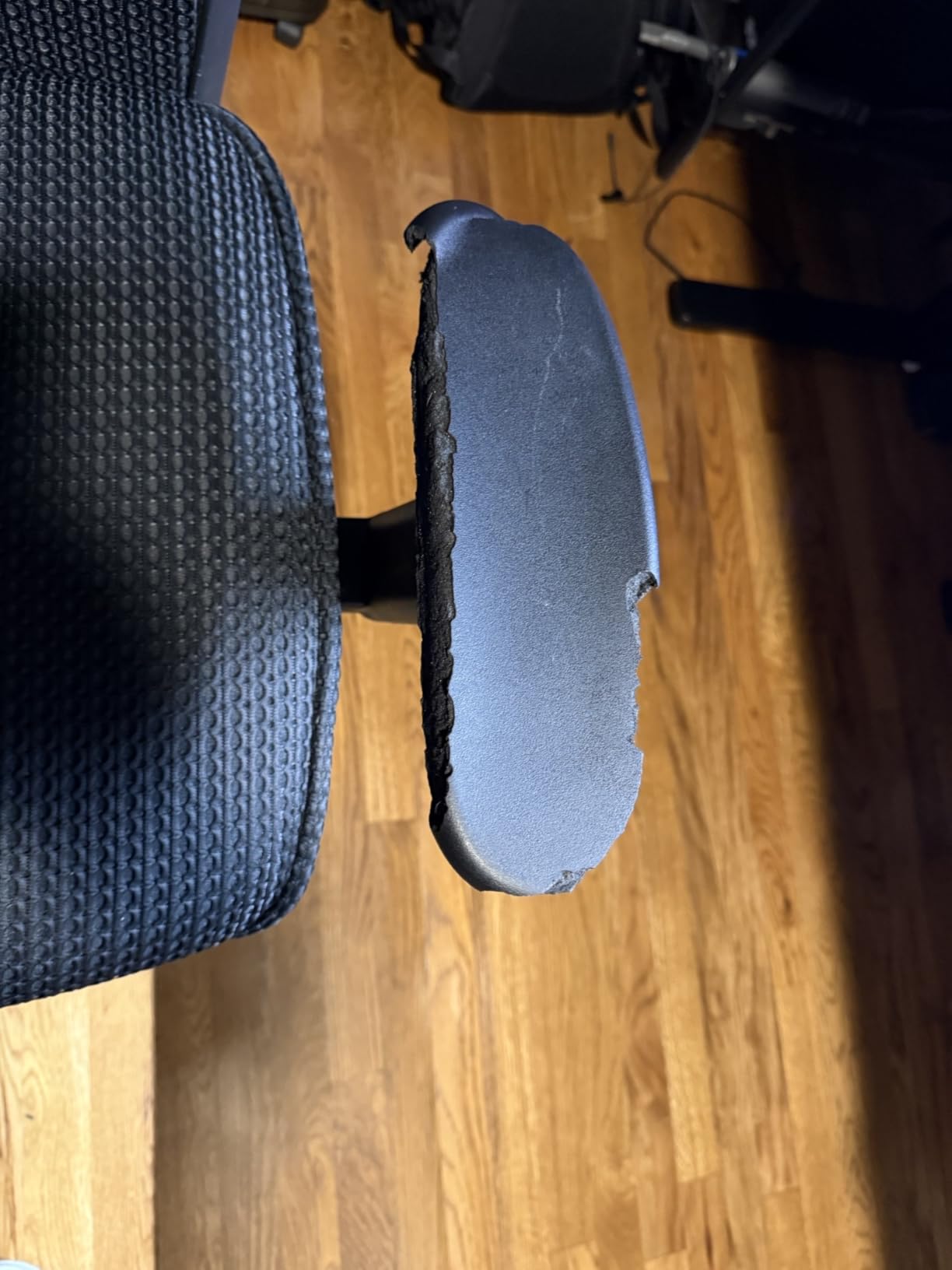 HON Wave Big and Tall Office Chair with Adjustable Arms, 450 lbs Capacity, Ergonomic, Breathable Mesh Desk Chair with Wheels, 360 Swivel, Heavy Duty Tilt Recline, Black customer photo 1